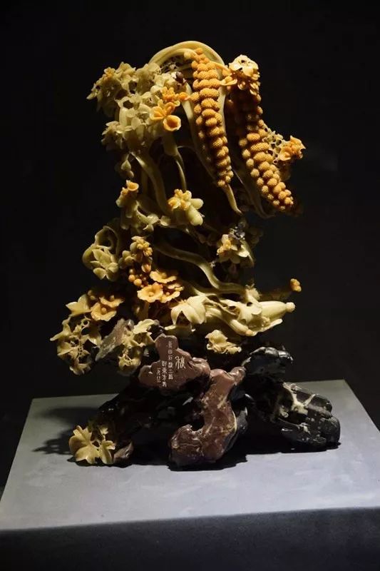 青田石雕藝術特色：斧鑿奪神鬼，人巧勝天然