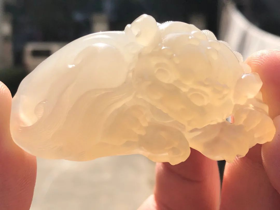 丘曉麗作冰糖雪梨壽山荔枝凍石創作過程