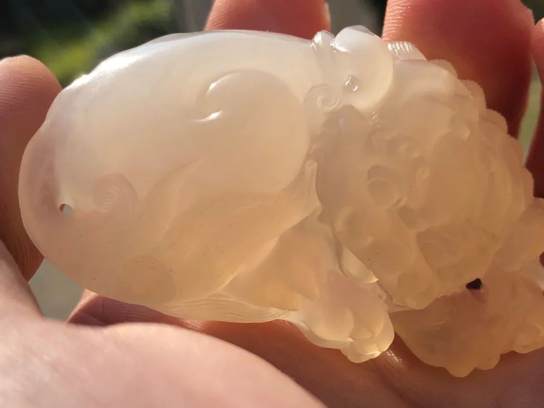 丘曉麗作冰糖雪梨壽山荔枝凍石創作過程