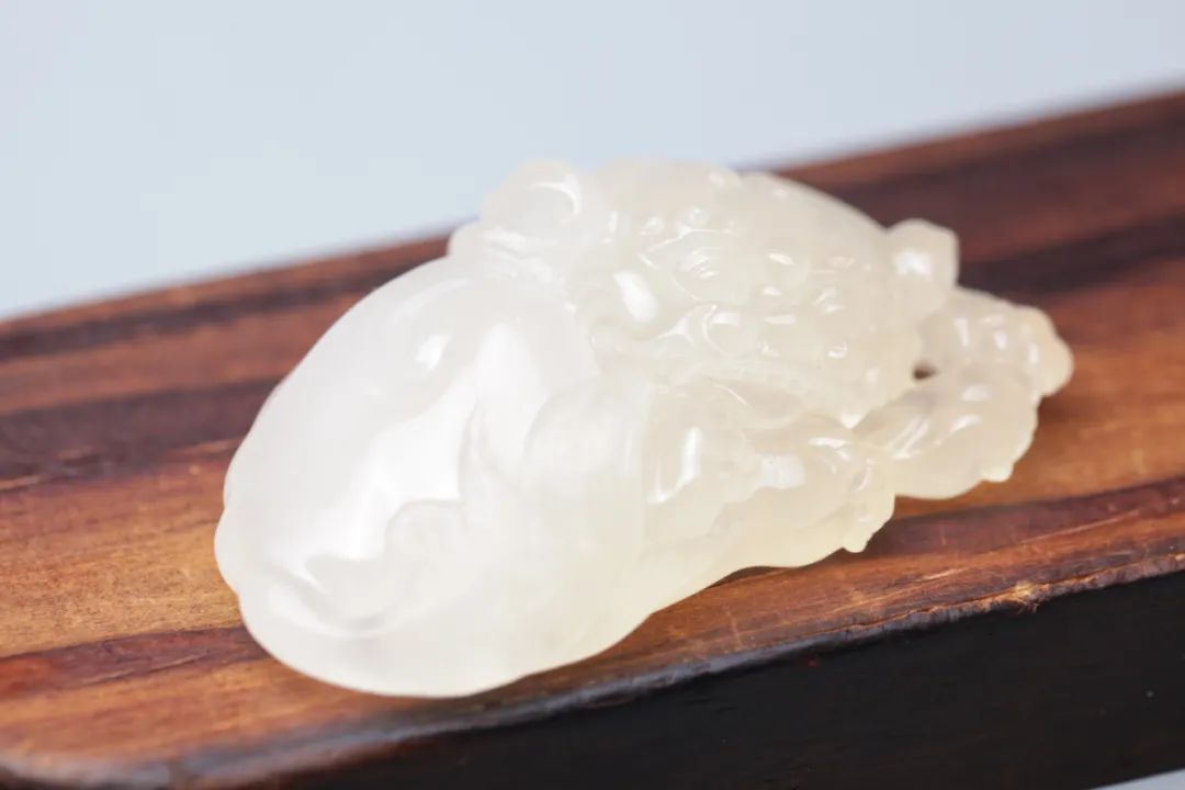 丘曉麗作冰糖雪梨壽山荔枝凍石創作過程