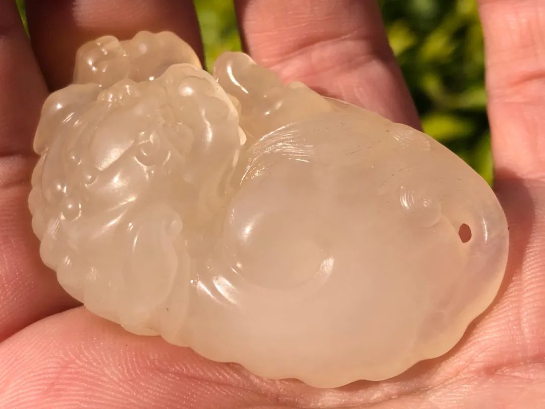 丘曉麗作冰糖雪梨壽山荔枝凍石創作過程