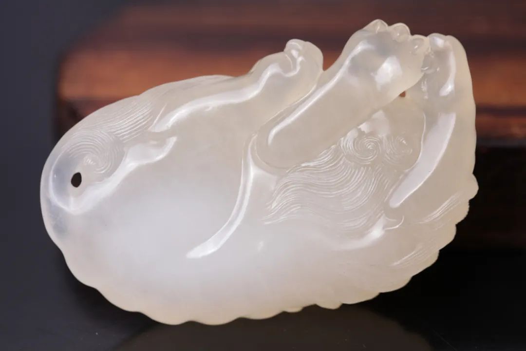 丘曉麗作冰糖雪梨壽山荔枝凍石創作過程