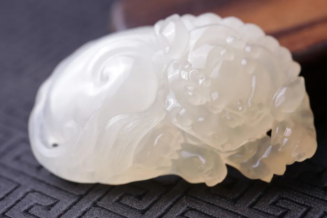 丘曉麗作冰糖雪梨壽山荔枝凍石創作過程