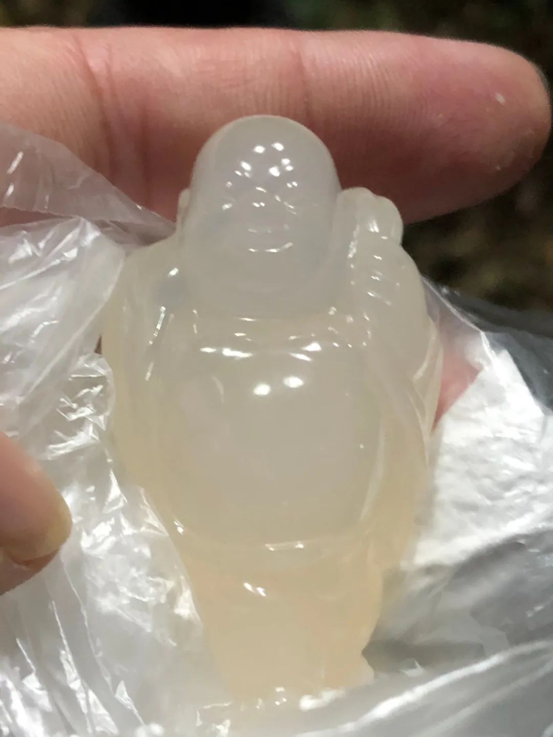 鄭建林的三無壽山石高山晶入掌心，天地萬物皆洞明