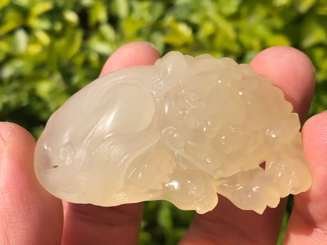 丘曉麗作冰糖雪梨壽山荔枝凍石創作過程