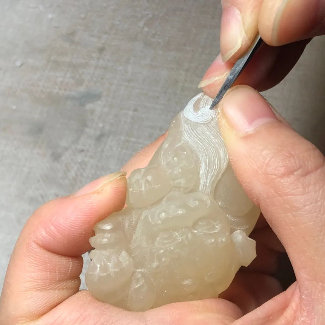 丘曉麗作冰糖雪梨壽山荔枝凍石創作過程