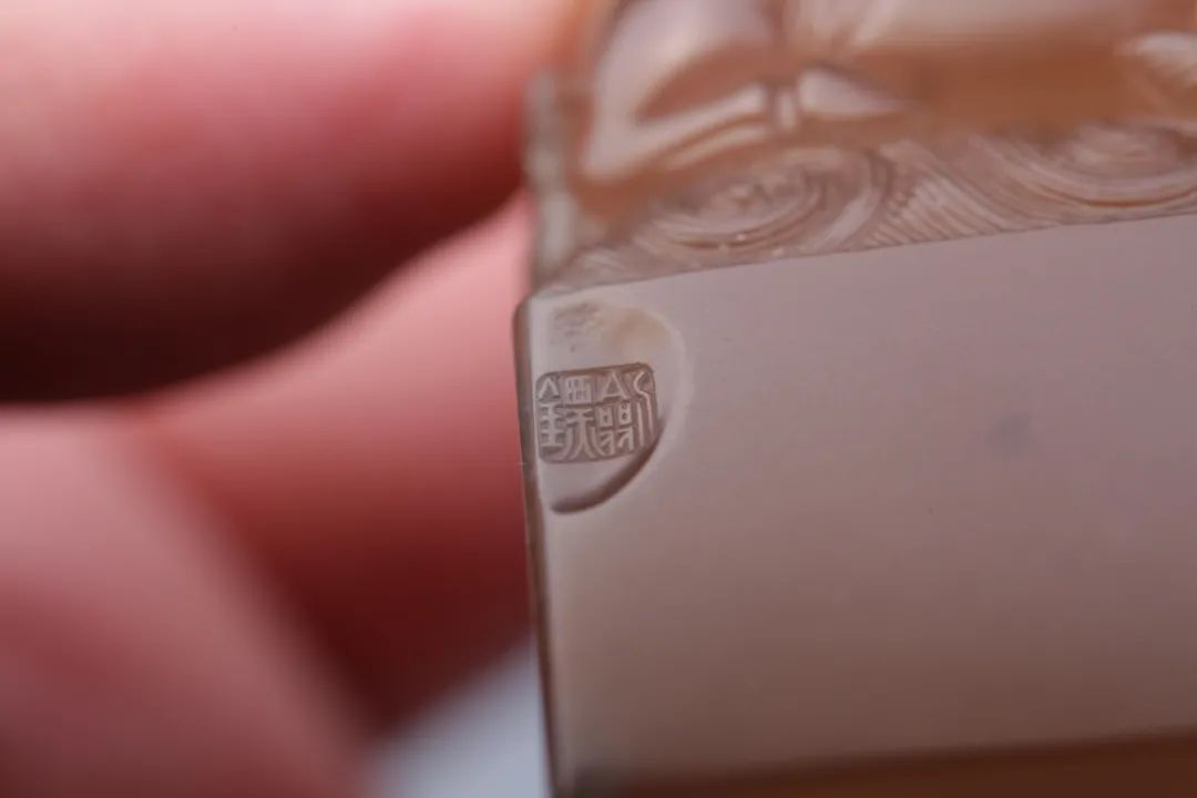 眾星捧月石壽山石鬼晶級(jí)牛角凍 壽山牛角凍有什么特點(diǎn)和特征