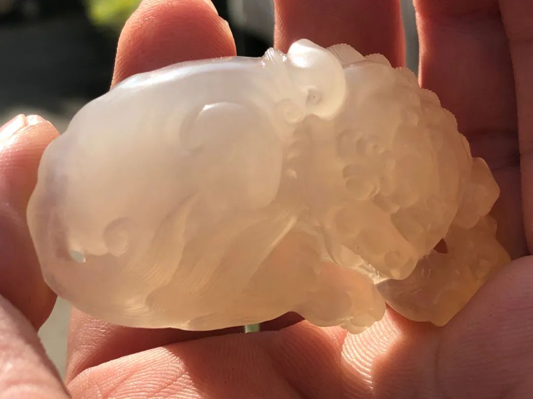 丘曉麗作冰糖雪梨壽山荔枝凍石創作過程