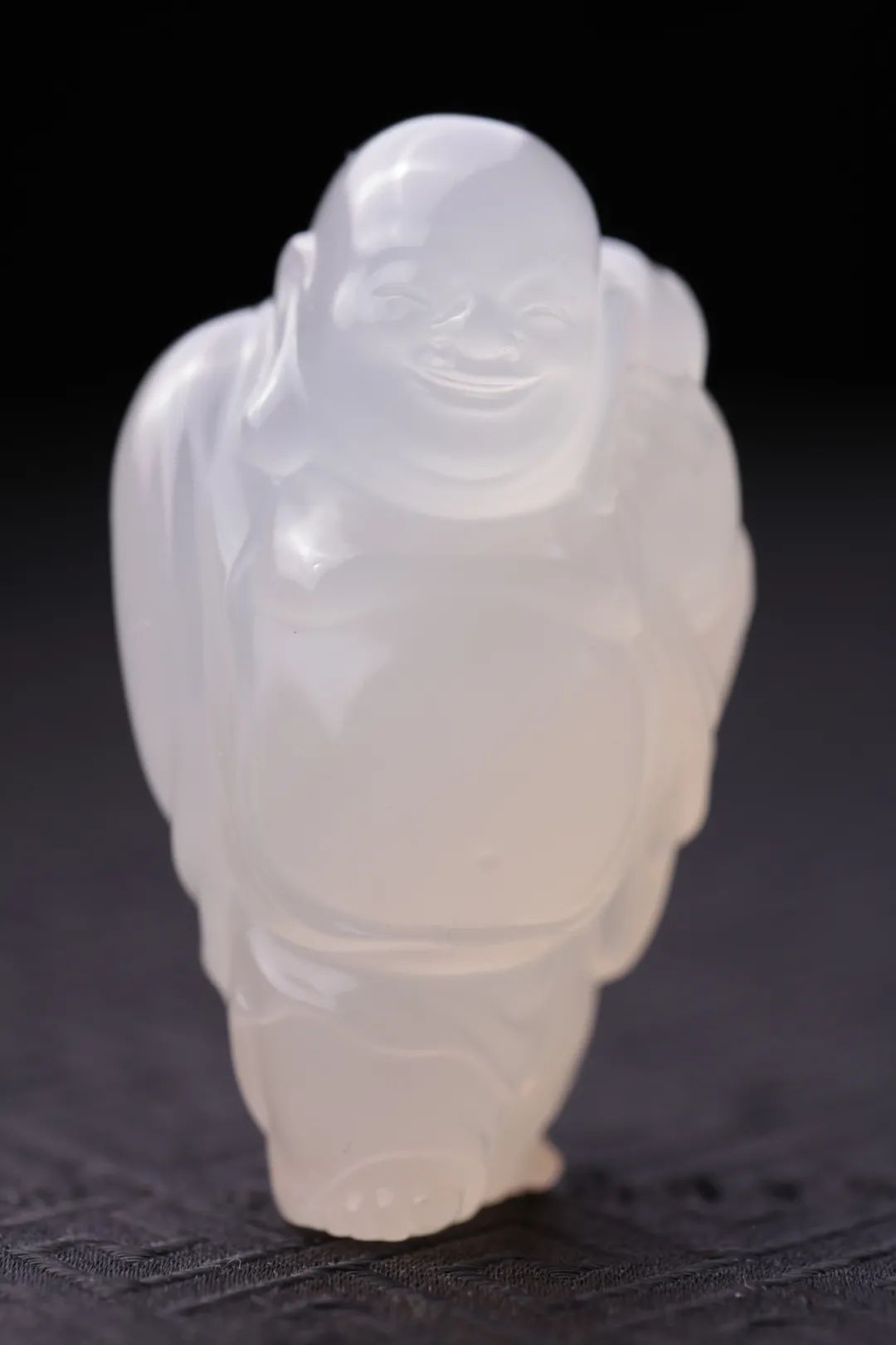 鄭建林的三無壽山石高山晶入掌心，天地萬物皆洞明