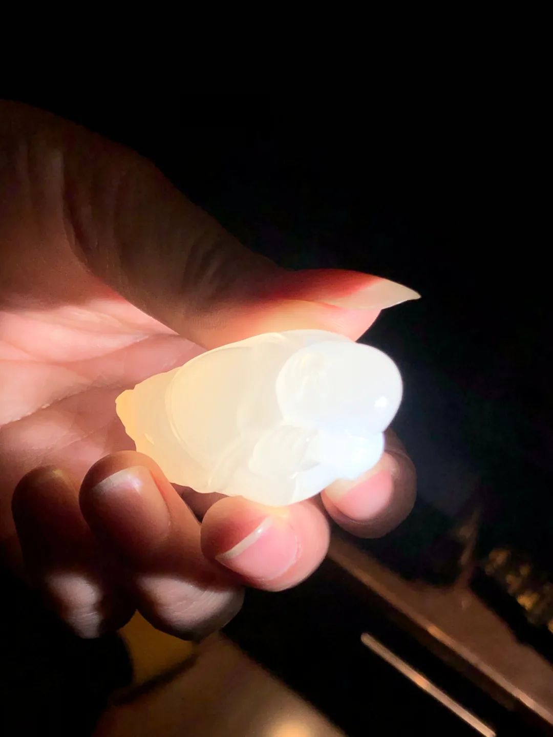 鄭建林的三無壽山石高山晶入掌心，天地萬物皆洞明