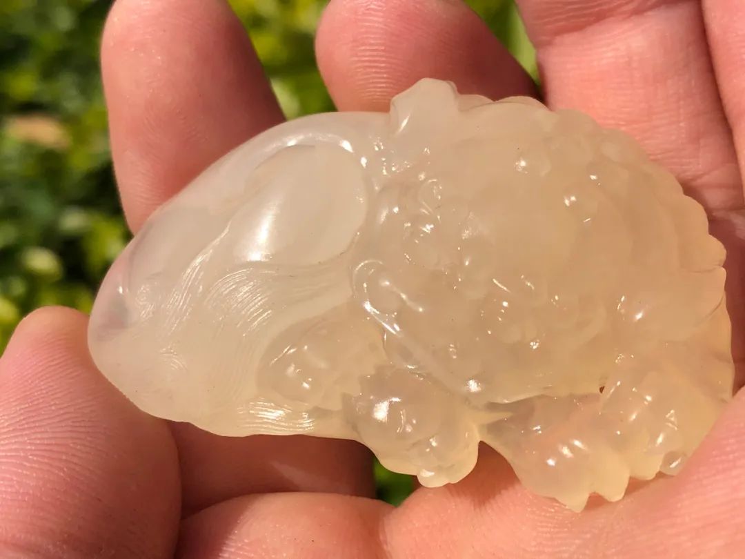 丘曉麗作冰糖雪梨壽山荔枝凍石創作過程