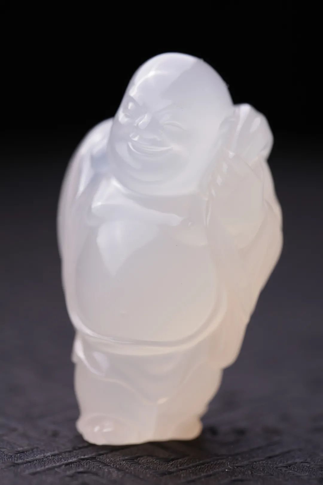 鄭建林的三無壽山石高山晶入掌心，天地萬物皆洞明