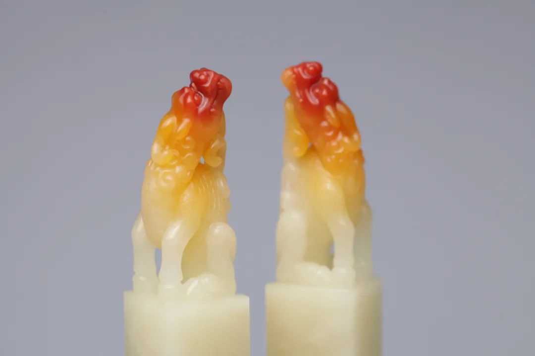 雷劍鏢大師作品高品質方正壽山三彩芙蓉對章，迸發出的美意讓人嘆為觀止!