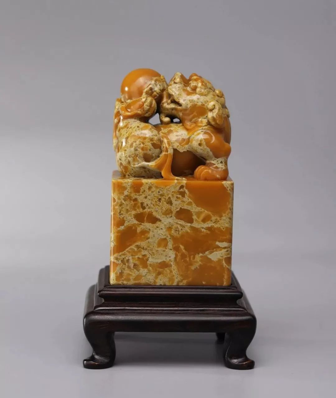 怎樣鑒別國石壽山石真假？怎樣的壽山石值得收藏？