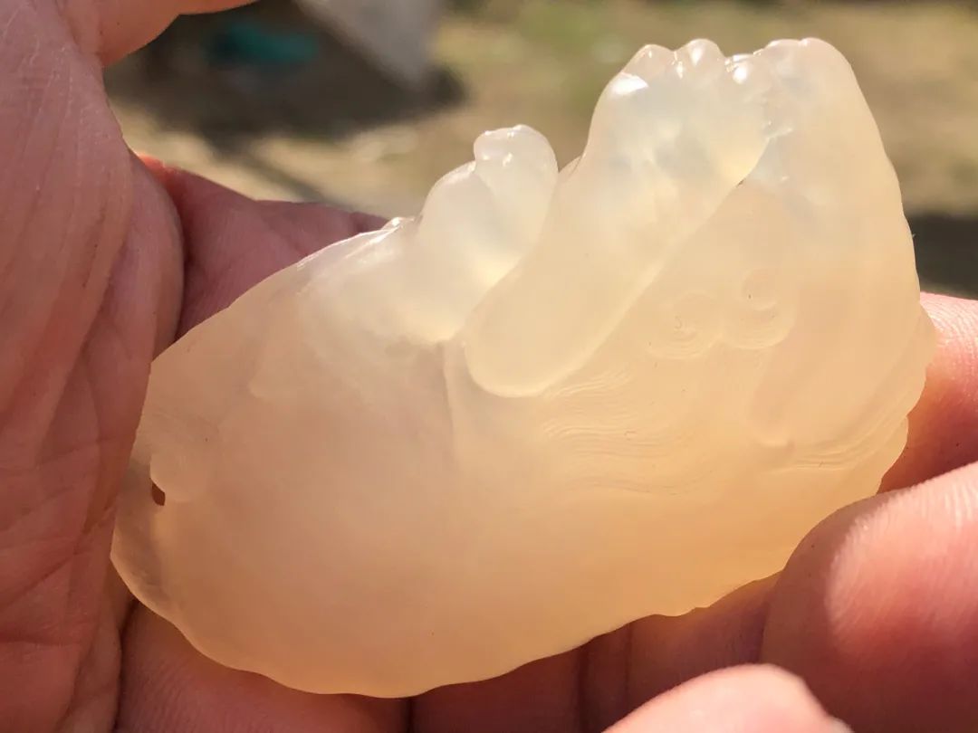 丘曉麗作冰糖雪梨壽山荔枝凍石創作過程