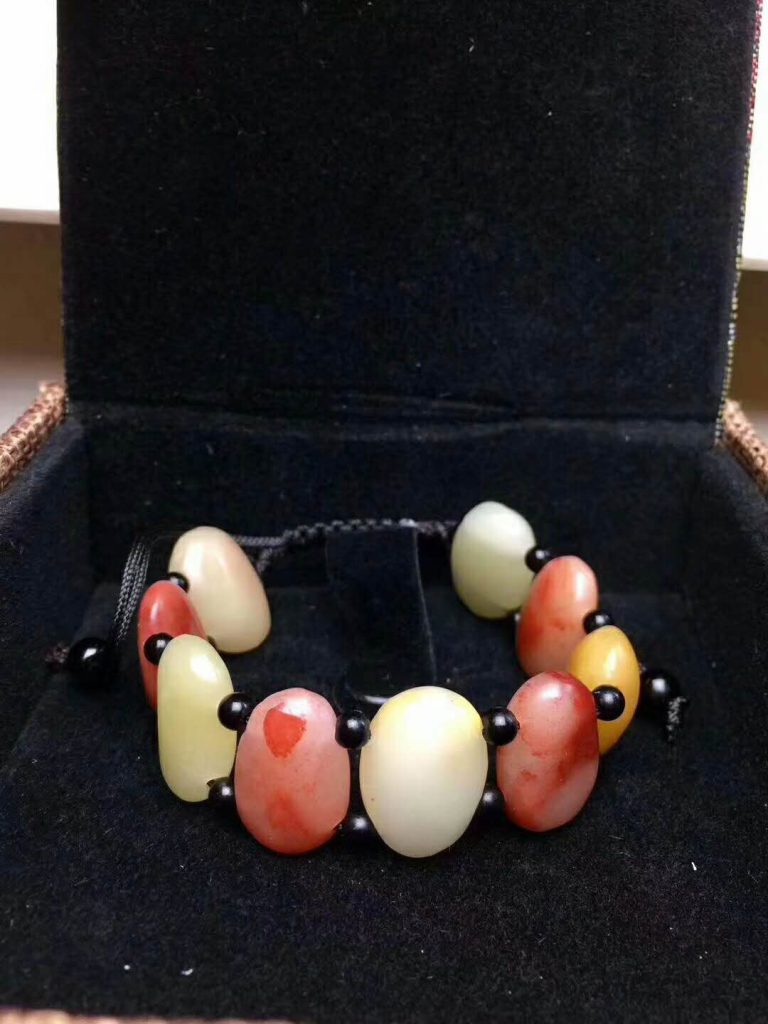 巴林雞血石掛墜佩戴好么