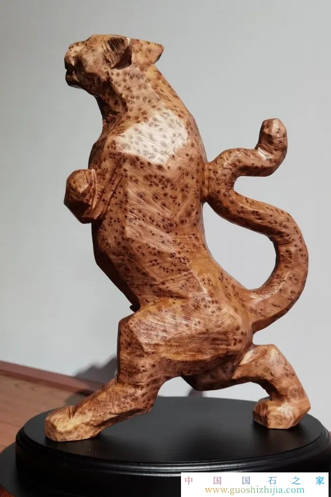 文藝英才計劃 | 余春洲：木以雕豹，如風掠影