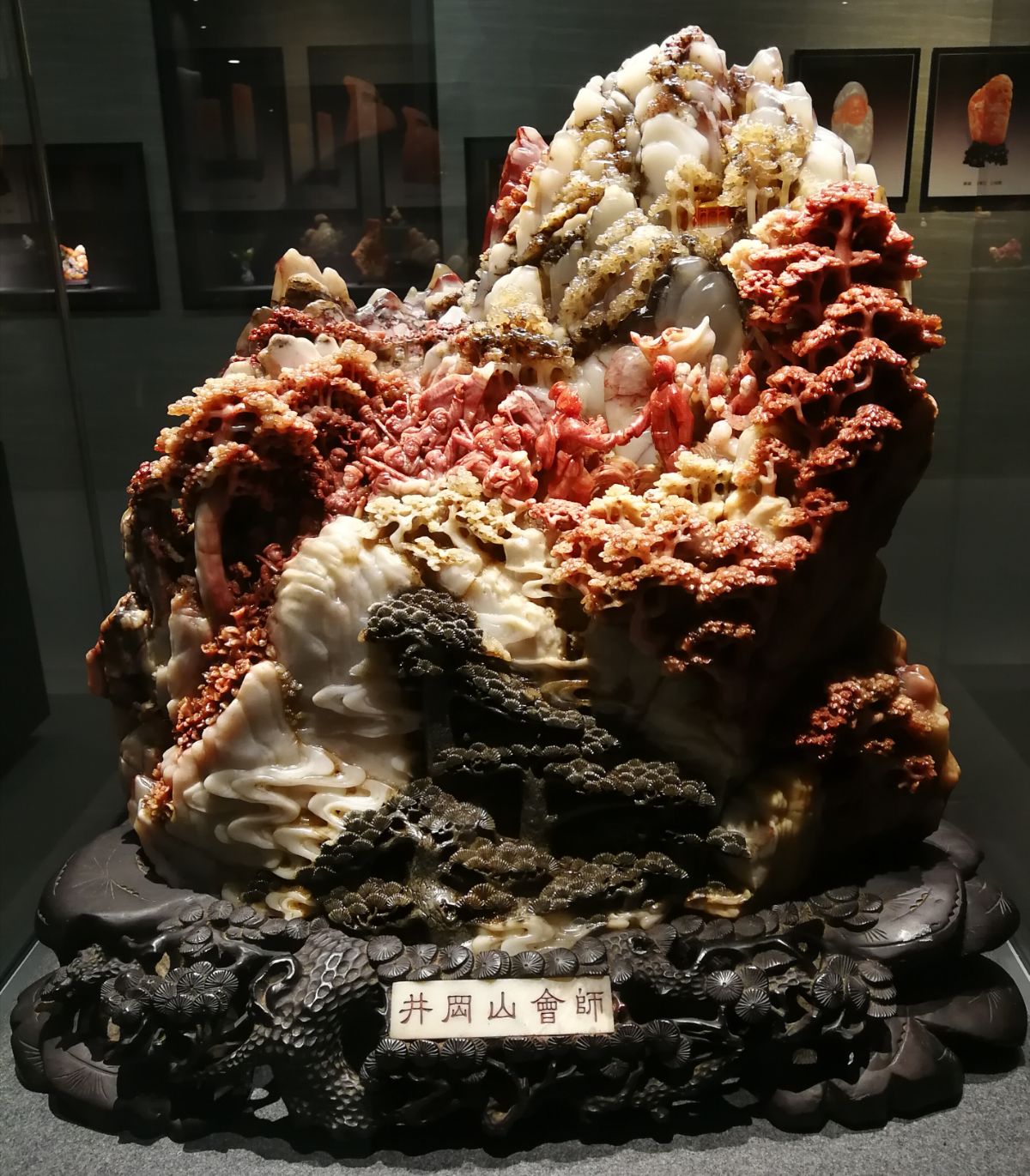 青田石雕藝人：自成流派，氣勢(shì)恢宏，細(xì)致精湛