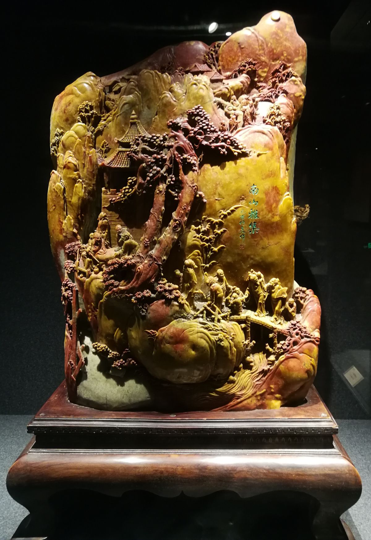 青田石雕藝人：自成流派，氣勢(shì)恢宏，細(xì)致精湛