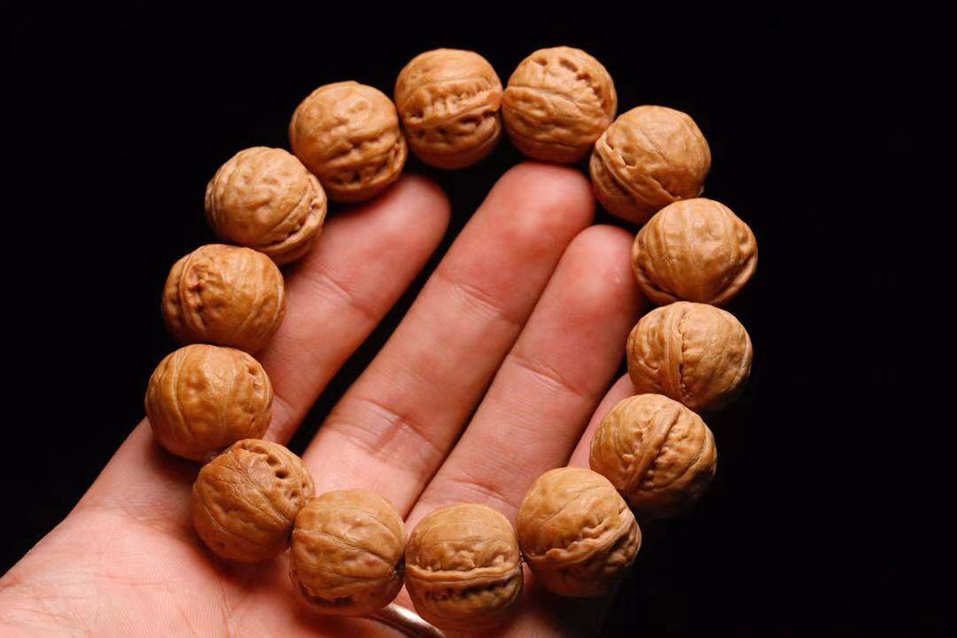 2024的文玩界你需要了解下小核桃 2024的文玩界你需要了解下小核桃