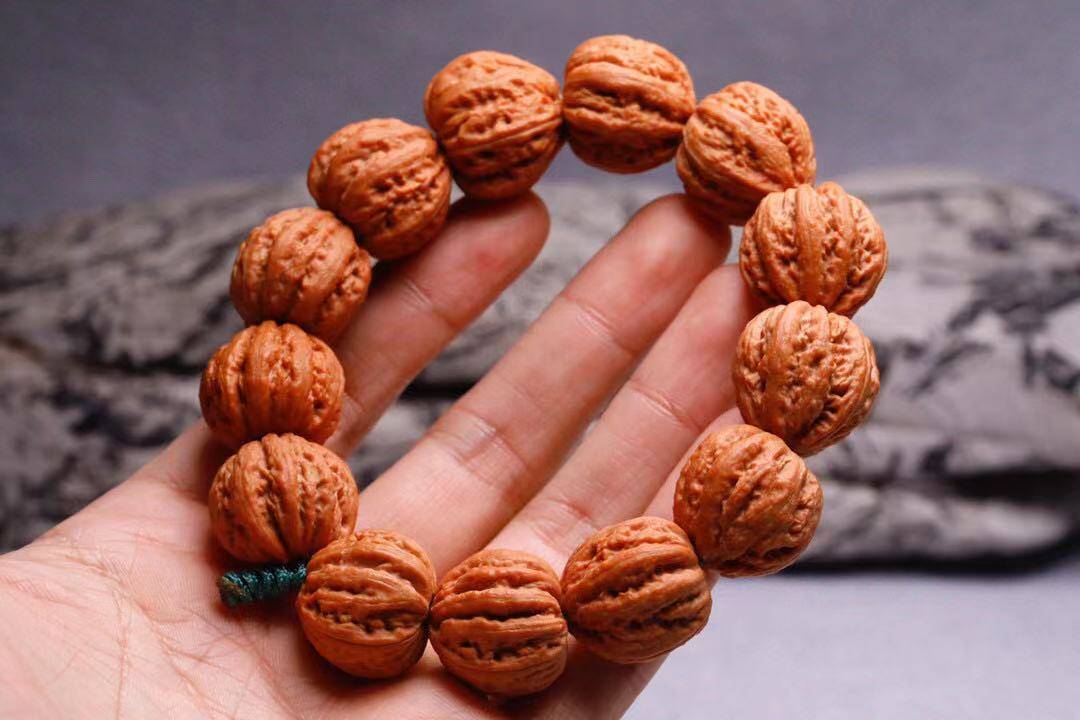 2024的文玩界你需要了解下小核桃 2024的文玩界你需要了解下小核桃